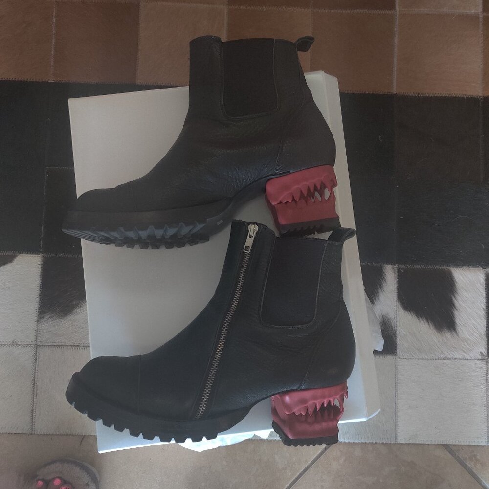 Hazama Boots size 27.5 New 11M 13 W